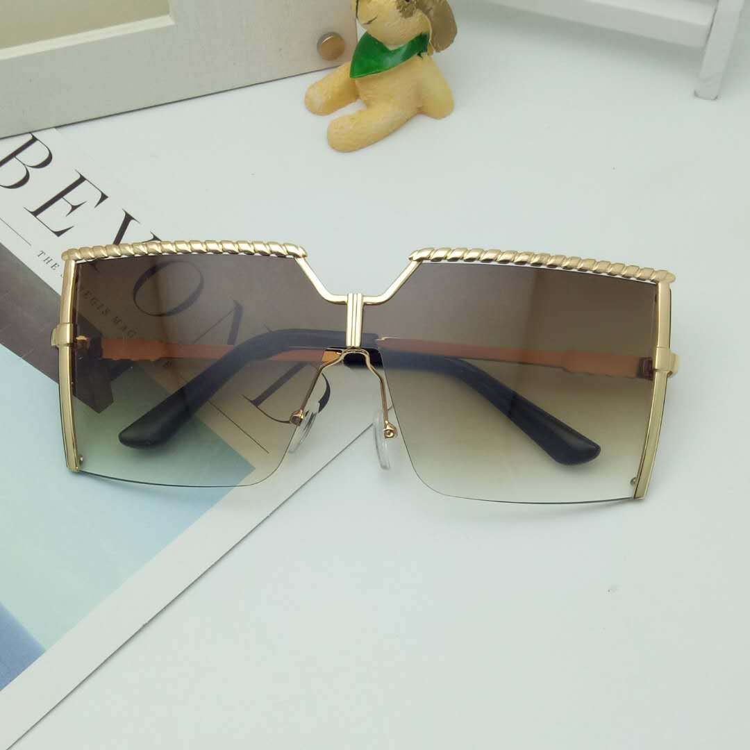 Vintage Lady Oversize Square Sunglasses