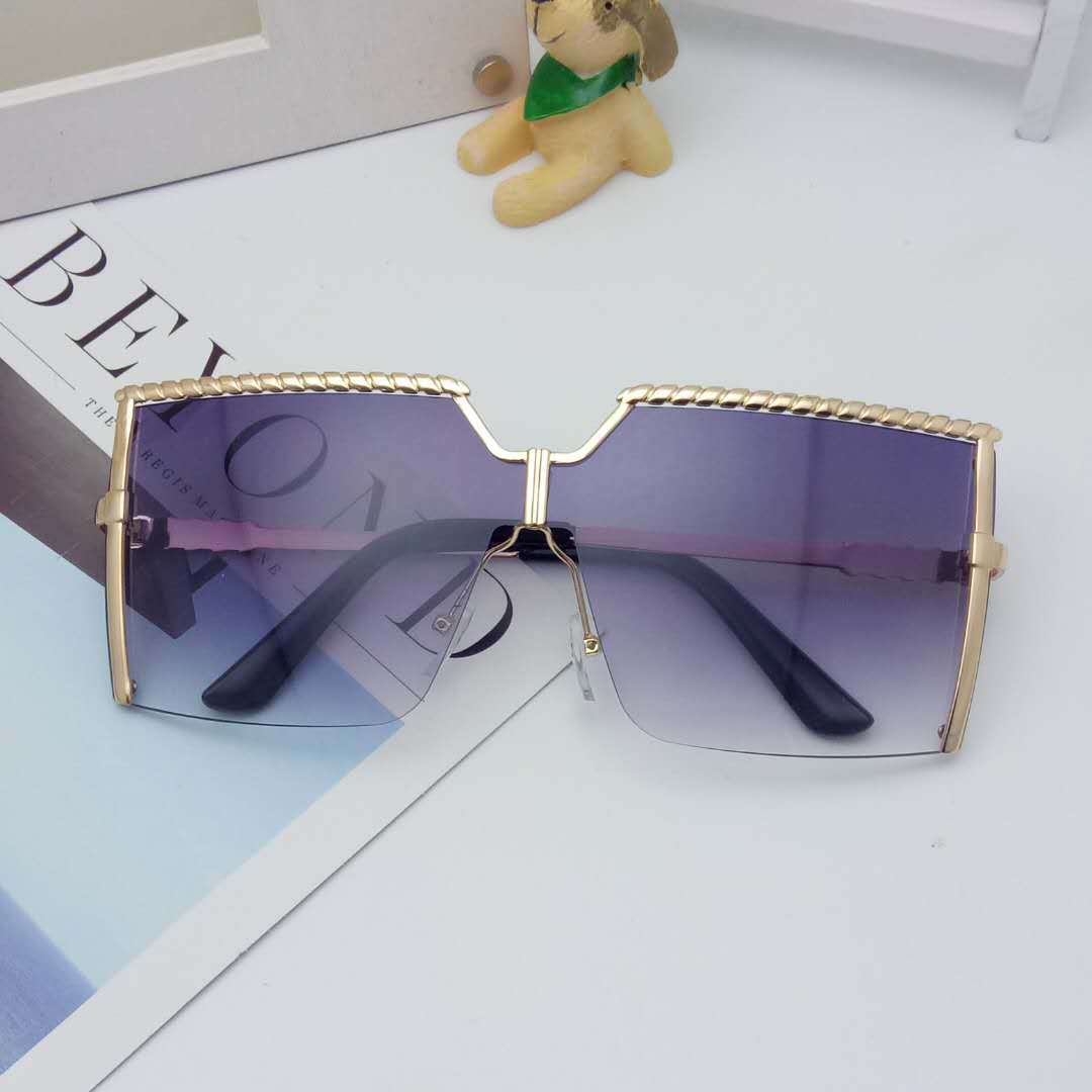 Vintage Lady Oversize Square Sunglasses